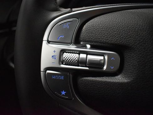Used 2025 Genesis GV70 2.5T AWD/4WD image 19