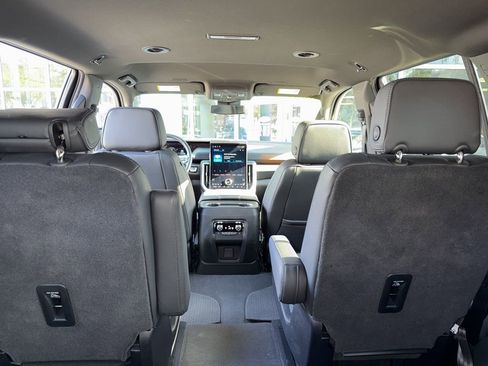 Used 2025 GMC Yukon Denali AWD/4WD image 29