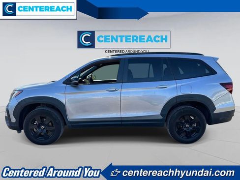 Used 2022 Honda Pilot TrailSport image 3
