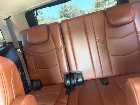 Used 2017 Cadillac Escalade Premium Luxury AWD/4WD image 15