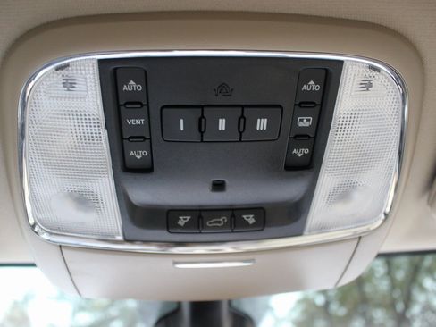 Used 2017 Jeep Grand Cherokee Overland image 27