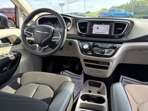 Used 2023 Chrysler Voyager LX FWD image 26