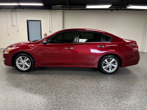 Used 2013 Nissan Altima 2.5 SL w/ Technology Pkg image 6