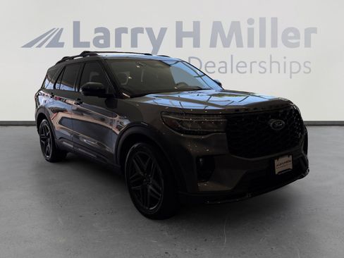Used 2025 Ford Explorer ST AWD/4WD image 7