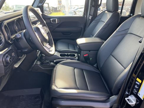 New 2026 Jeep Wrangler Sahara AWD/4WD image 17