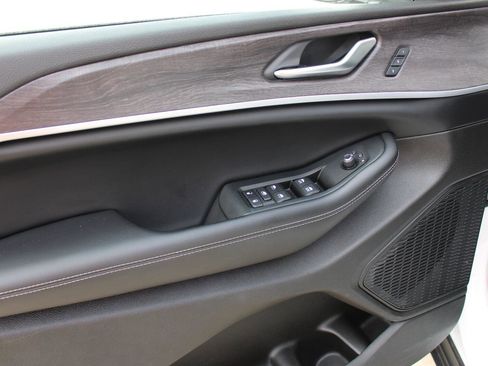 Certified 2023 Jeep Grand Cherokee Limited image 10