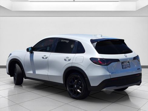 Certified 2025 Honda HR-V Sport image 7
