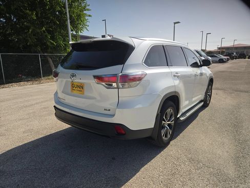 Used 2016 Toyota Highlander XLE FWD image 3