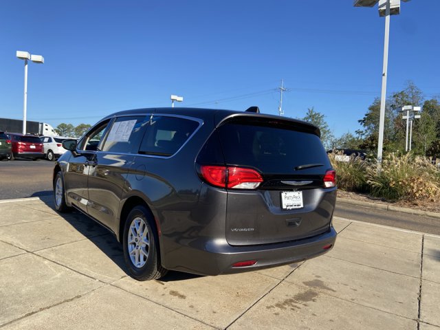 Used 2023 Chrysler Voyager LX FWD image 9