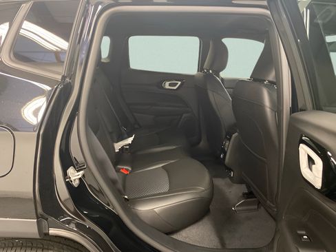 Used 2026 Jeep Compass Latitude AWD/4WD image 25