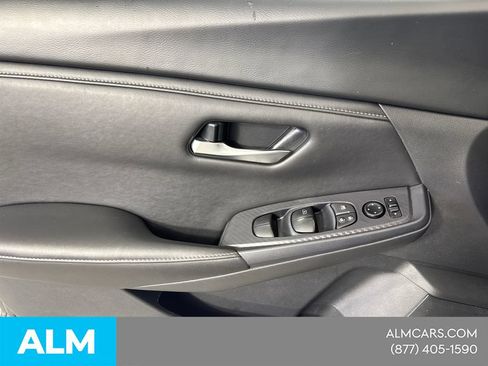 Used 2024 Nissan Sentra SV FWD image 14