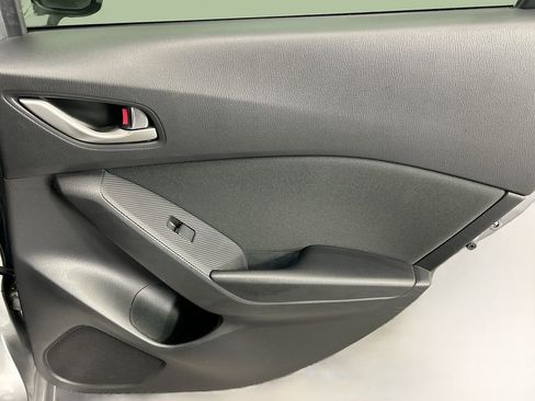 Used 2016 MAZDA MAZDA3 i Touring image 25