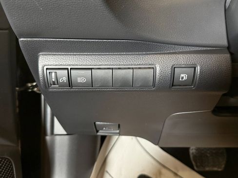 Used 2025 Toyota Corolla LE image 16