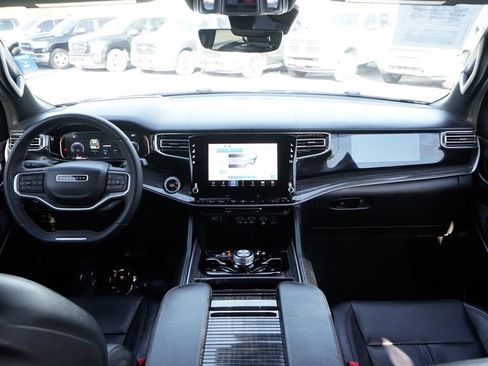 Used 2022 Jeep Wagoneer Series III w/ Rear Seat Video Group 1 image 28