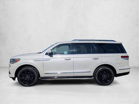 Used 2023 Lincoln Navigator Reserve RWD image 9
