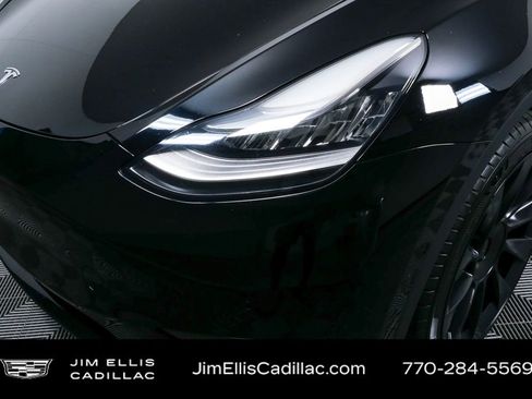 Used 2022 Tesla Model Y Long Range image 3