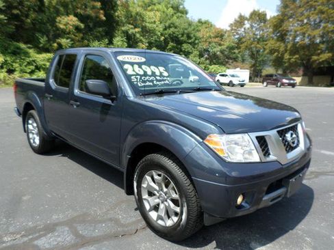 Used 2020 Nissan Frontier SV image 1