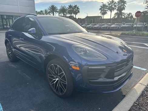Certified 2024 Porsche Macan AWD/4WD image 5