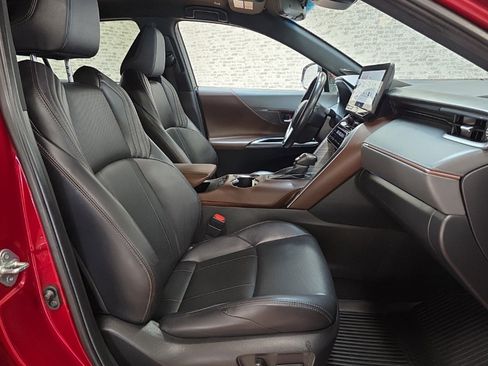 Used 2023 Toyota Venza Limited image 12