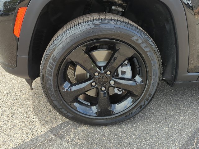 Certified 2023 Jeep Grand Cherokee L Laredo AWD/4WD image 29