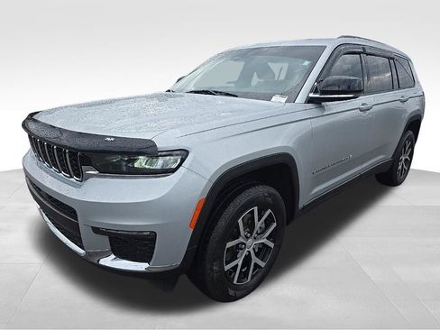 Used 2023 Jeep Grand Cherokee L Limited w/ Trailer Tow Group (B) AWD/4WD image 7