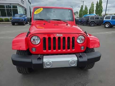 Used 2015 Jeep Wrangler Unlimited Sahara w/ Connectivity Group AWD/4WD image 9