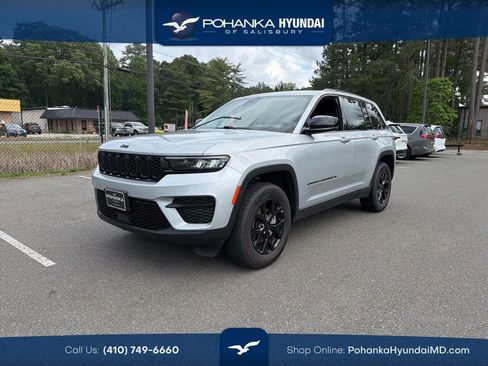 Used 2025 Jeep Grand Cherokee Altitude AWD/4WD image 1