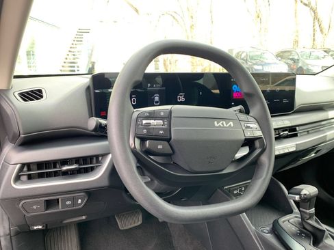 Used 2025 Kia K4 FWD image 33