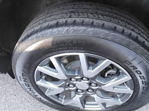 Used 2023 GMC Acadia SLT image 17