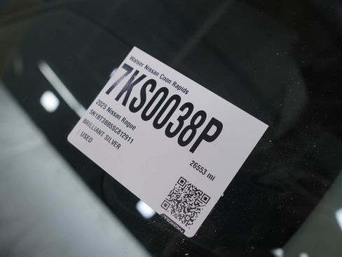 Used 2025 Nissan Rogue SV image 31