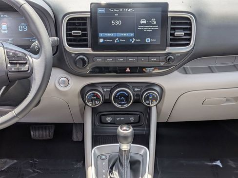 Used 2025 Hyundai Venue SEL FWD image 19