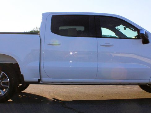 Used 2024 Chevrolet Silverado 1500 LT AWD/4WD image 5