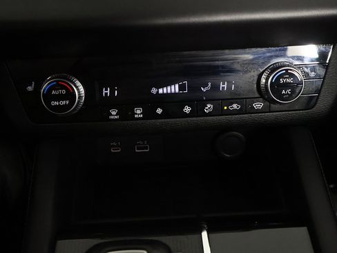 Used 2023 Mitsubishi Outlander SE Black Edition image 47