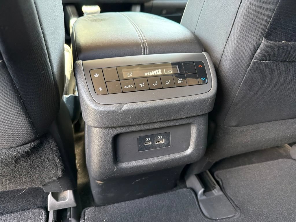 Used 2022 Nissan Pathfinder SV FWD image 28