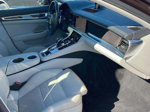 Used 2022 Porsche Panamera Platinum Edition image 34