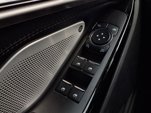 Used 2022 Ford Explorer Platinum w/ Technology Package image 22