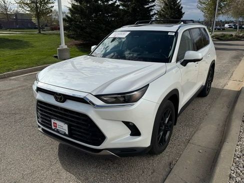 Used 2024 Toyota Grand Highlander AWD image 36