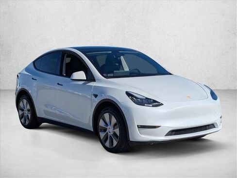 Used 2022 Tesla Model Y Long Range image 3