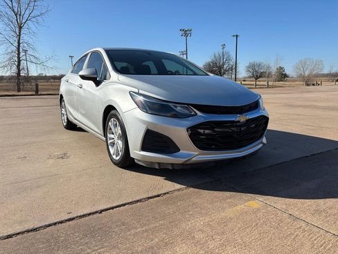 Used 2019 Chevrolet Cruze LT FWD image 29