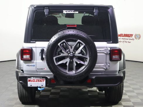Used 2024 Jeep Wrangler Unlimited AWD/4WD image 6