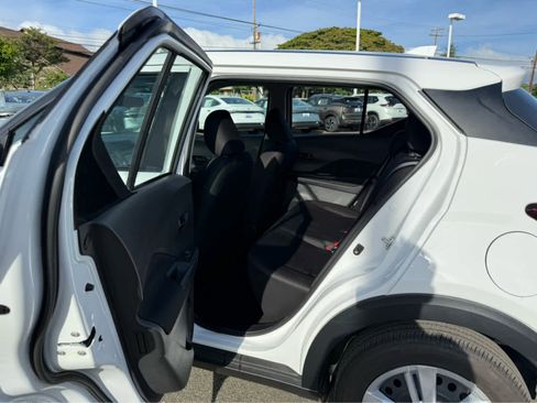 Used 2025 Nissan Kicks Play S image 9