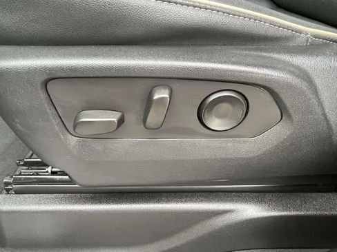 Used 2023 Chevrolet Suburban Premier image 16