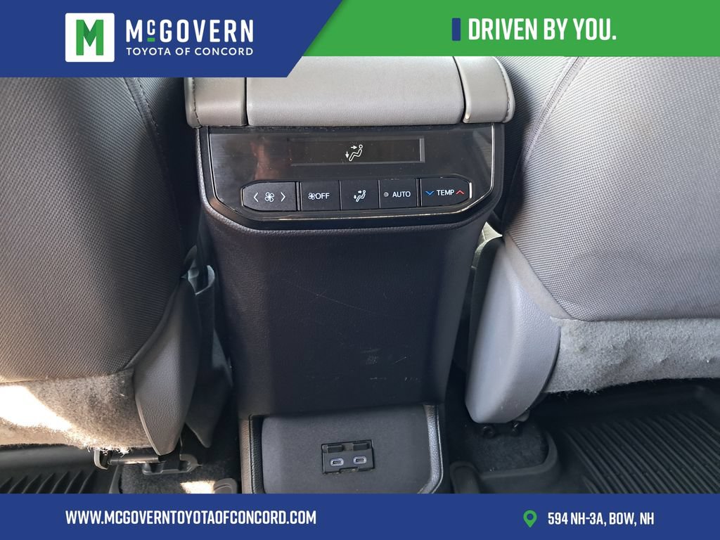 Used 2022 Toyota Highlander LE FWD image 21