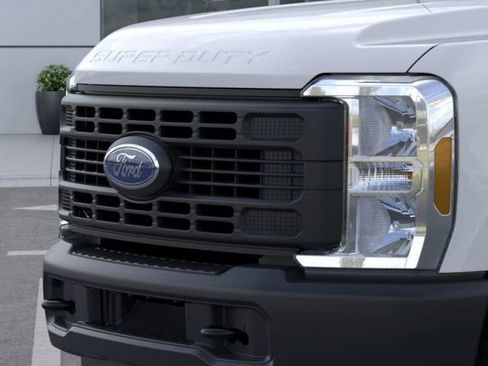 New 2026 Ford F250 XL w/ XL Off-Road Package image 17