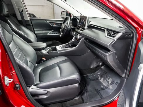 Used 2025 Toyota RAV4 XLE Premium w/ Weather Package AWD/4WD image 17
