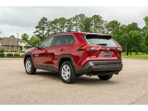 Used 2020 Toyota RAV4 LE FWD image 7