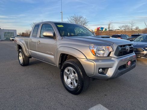 Used 2015 Toyota Tacoma 4x4 Access Cab V6 image 9