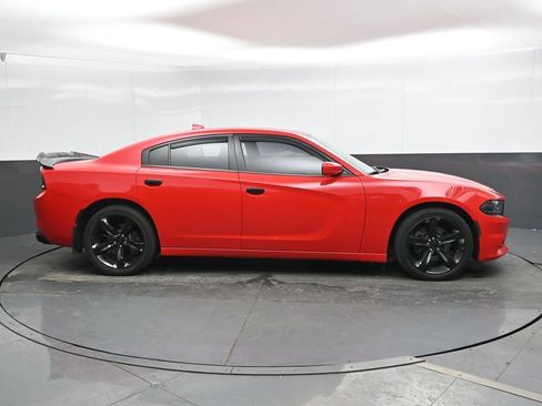 Used 2018 Dodge Charger R/T RWD image 3