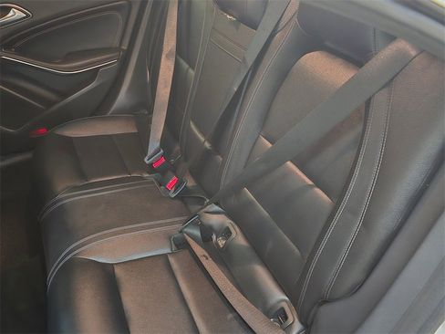 Used 2019 Mercedes-Benz CLA 250 image 19