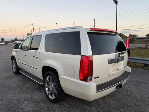 Used 2011 Cadillac Escalade ESV Luxury RWD image 3